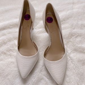 Jessica Simpson white snakeskin pointed toe pumps